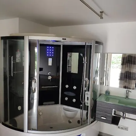 Loft Zen Balneo Parking Gratuit Sauna Hammam Billard Apartment *
